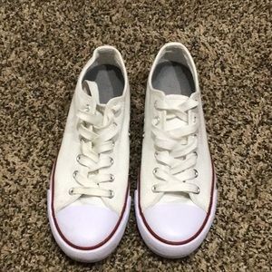 Converse-like canvas shoe - SZ 8 - worn once